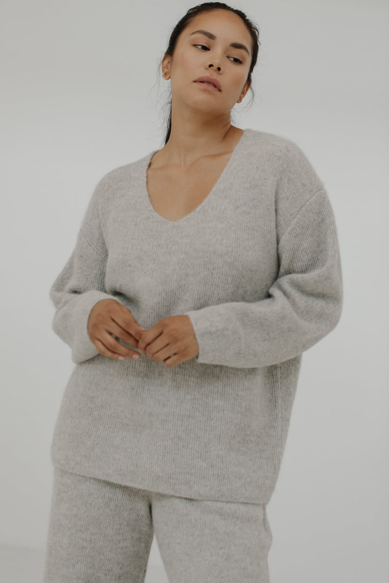 Jude Alpaca V-Neck in Fog