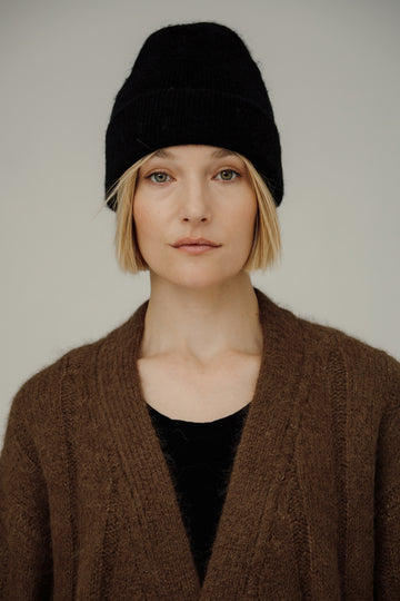 Alpaca Andes Beanie in Classic Black